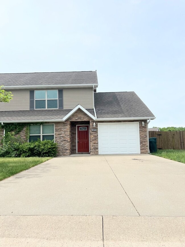 Building Photo - 16075 Holy Cross Ln Unit 16075 B Holy Cross