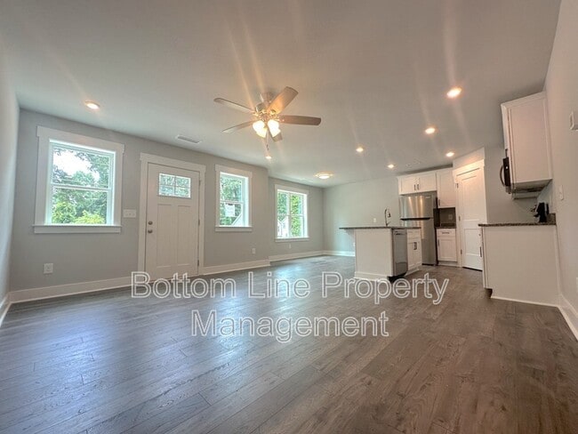 Photo - 2927 Burgess Dr