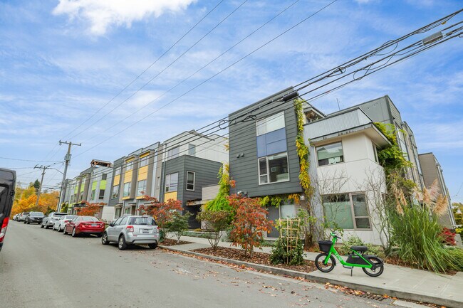 Photo - 2405 S Holgate St