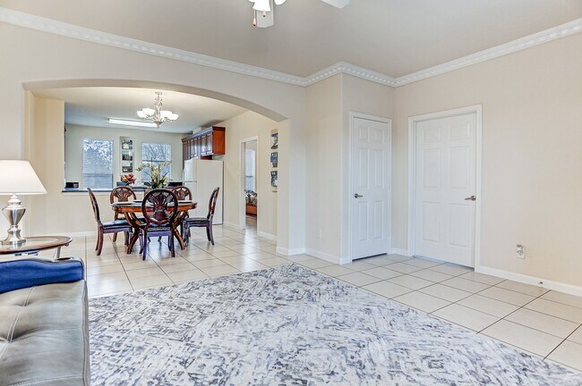 Photo - 2018 Laverne St Unit 8