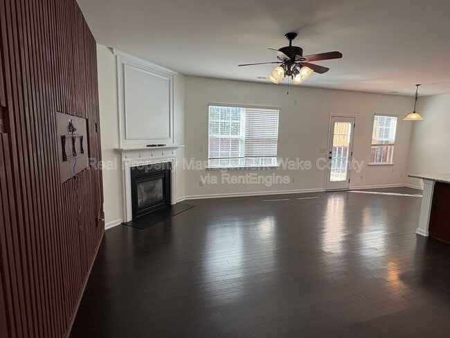 Photo - 2421 Girvan Dr