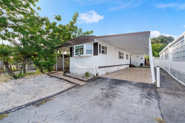 Building Photo - 2710 E Marina Dr