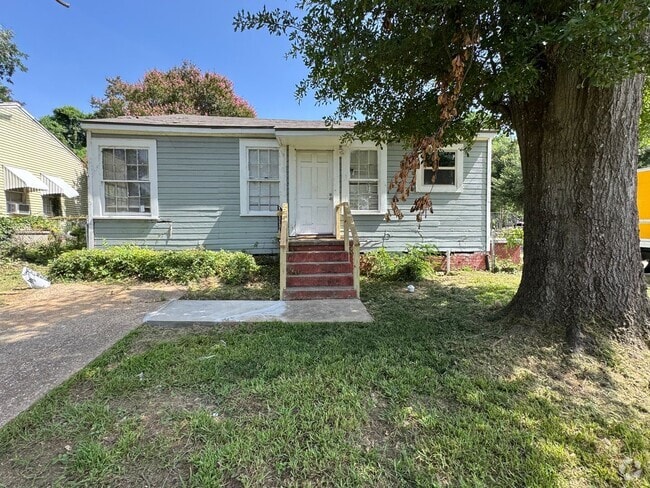 Building Photo - Refreshed 3 Bedroom Home