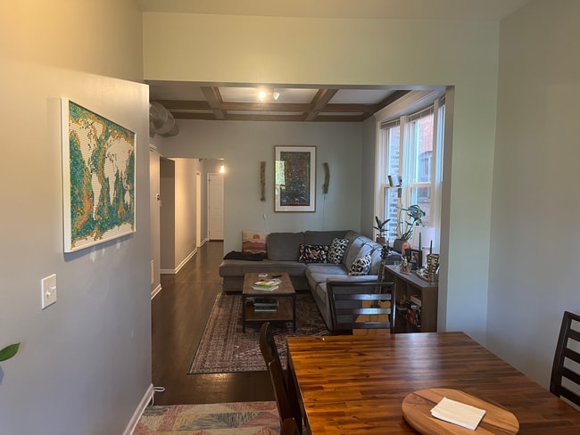 living/dinning room - 2249 W Iowa St Unit 1F