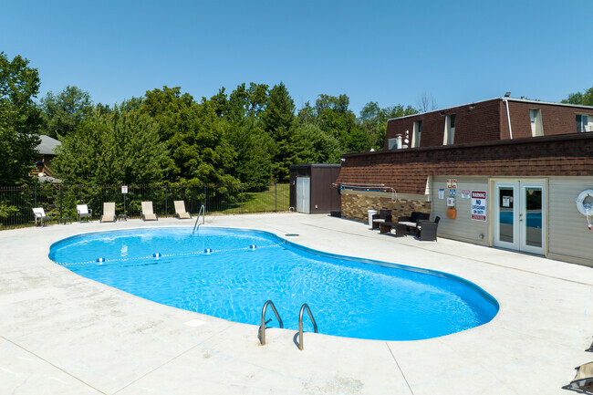 Building Photo - The Village on University Rental