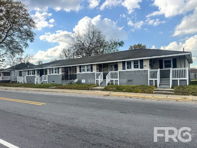 Building Photo - 600 Howell St Unit E