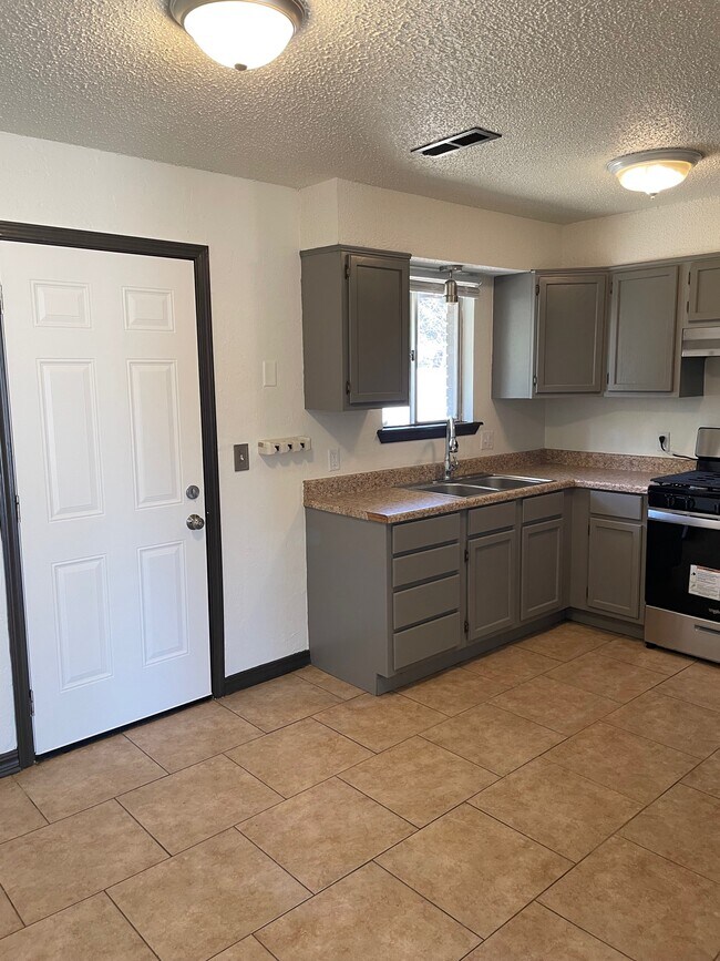 Photo - 1113 Berwyck Dr