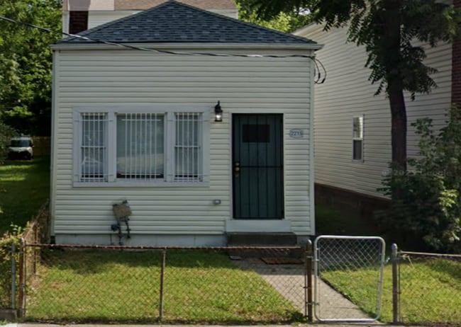Building Photo - SPECIAL!!!! First month free with paid sec... Rental