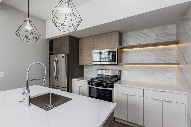 Photo - 2450 W Chicago Ave