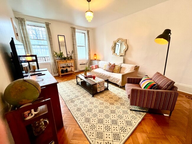 living room - 270 E 7th St Unit 4flr