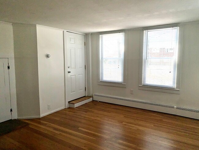 Photo - 1490 Farmington Ave Unit First Floor
