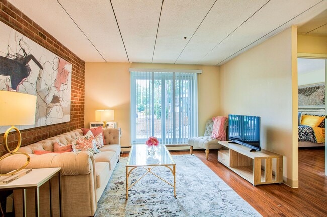 Building Photo - Queen Annes