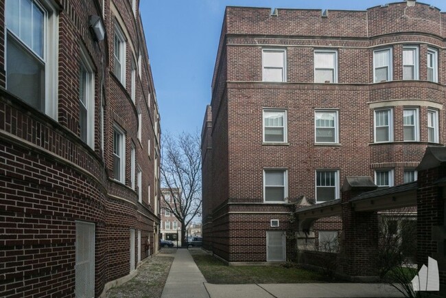 Building Photo - 5208 N Damen Ave