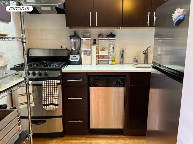 Photo - 200 E 28th St