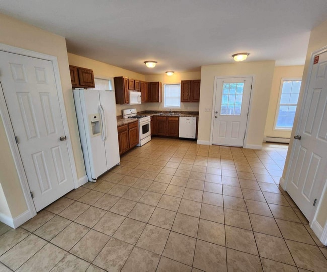 Photo - 128 S Main St