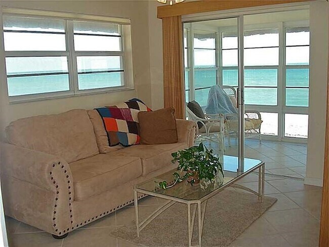 Photo - 5400 A1a Unit 17 Unidad 17