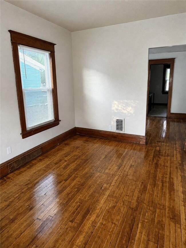 Photo - 52 Winterroth St