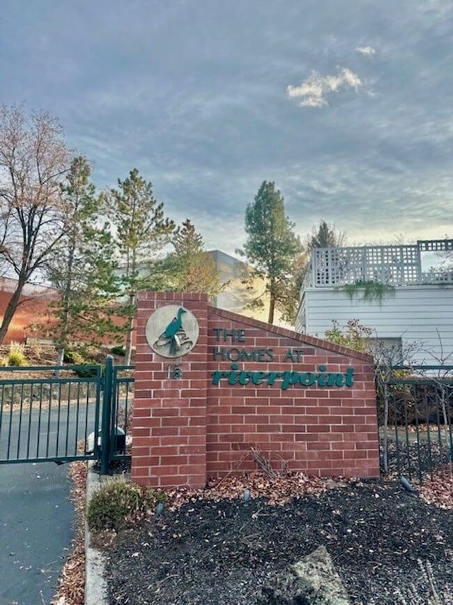 Building Photo - Riverfront Gated 2 Bedroom Luxury Condo!!