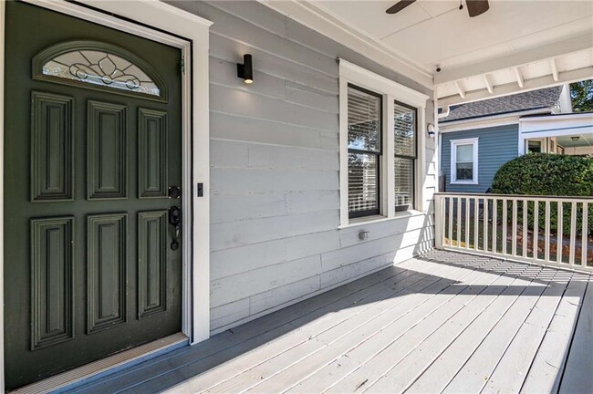 Photo - 288 Augusta Ave SE