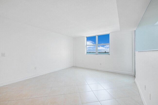 Photo - 7501 E Treasure Dr Unit 8n