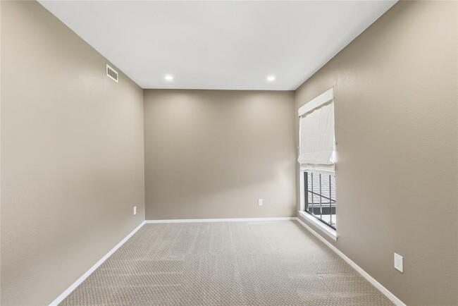 Photo - 48 Woodstone Square