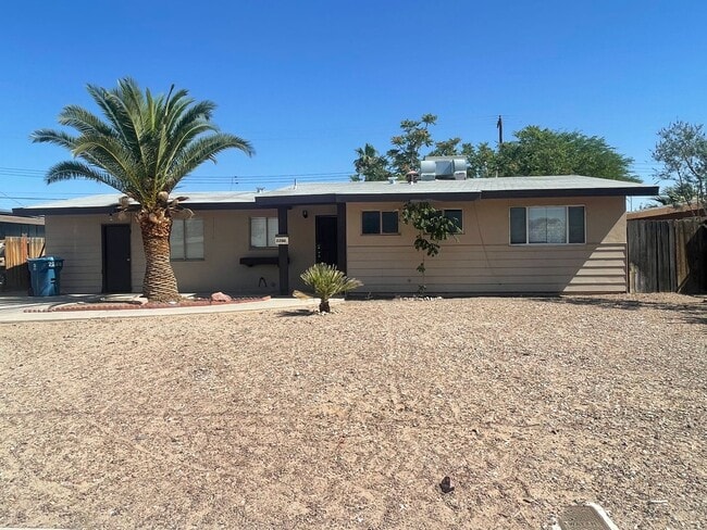 Building Photo - Don't Let This One Slip Away! 3 Bedroom 2 Bathroom Home!