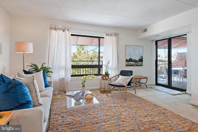 Photo - 100 Severn Ave Unidad 206