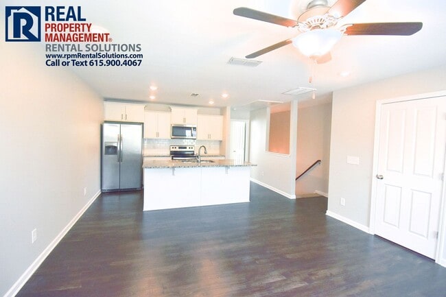 Photo - Gorgeous luxury 2BD/2.5BA M'boro townhome across from MTSU! Attached garage & washer/dryer!