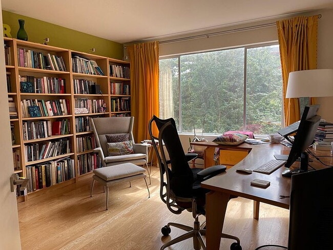 Photo - "Charming 4-Bedroom Home with 2 Baths in the Heart of San Francisco!"