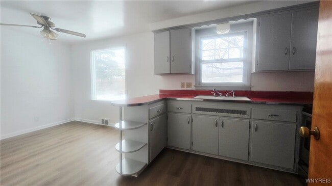 Photo - 359 Wrexham Ct N