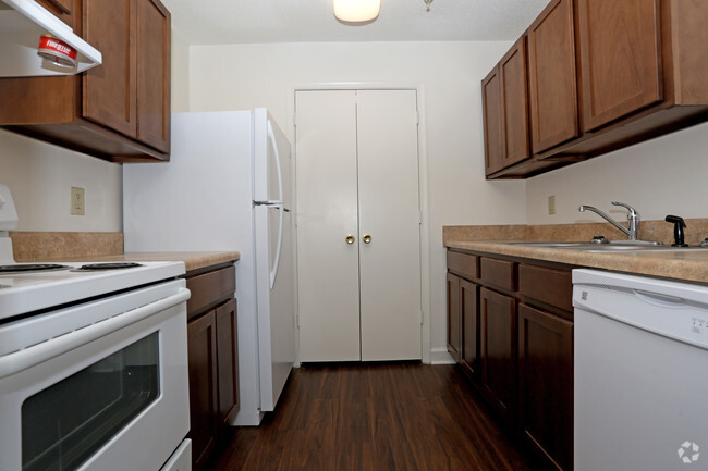 ¡Cocinas recientemente renovadas! - Audubon Village Apartments