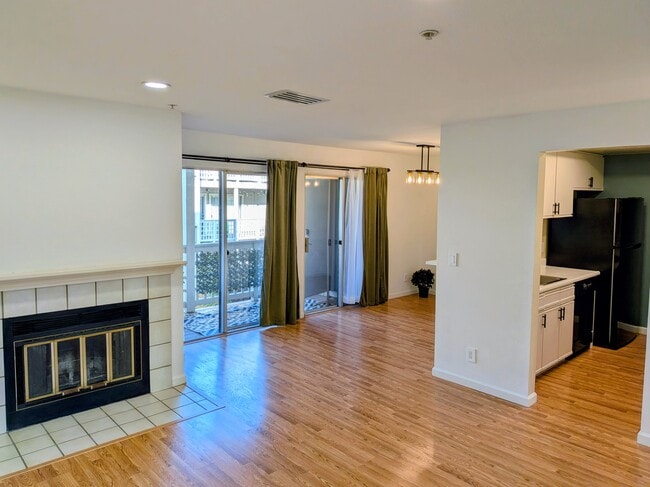 Photo - 2709 Oak Rd Unit H