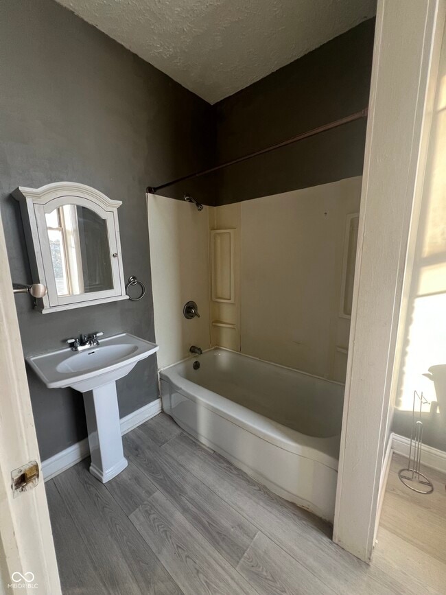 Photo - 208 S Main St