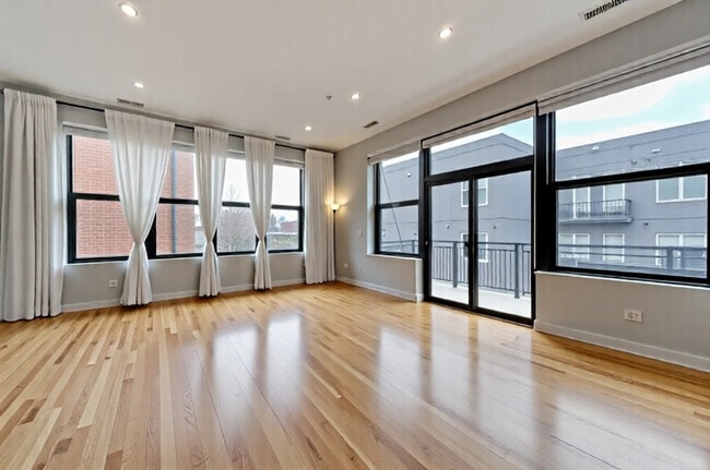 Photo - 2 S Leavitt St Unit 307