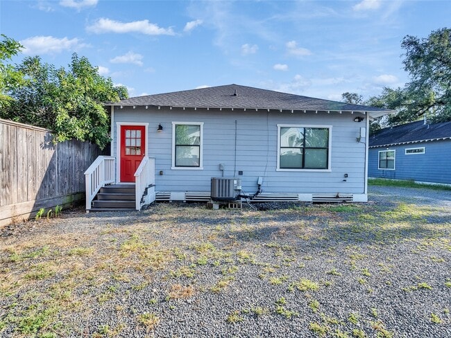 Photo - 4730 Bell St