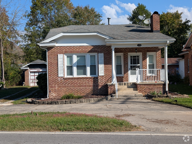 Building Photo - 1728 Haywood Rd Rental