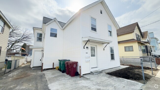 Building Photo - 104 Shaw St Unit 2 Rental