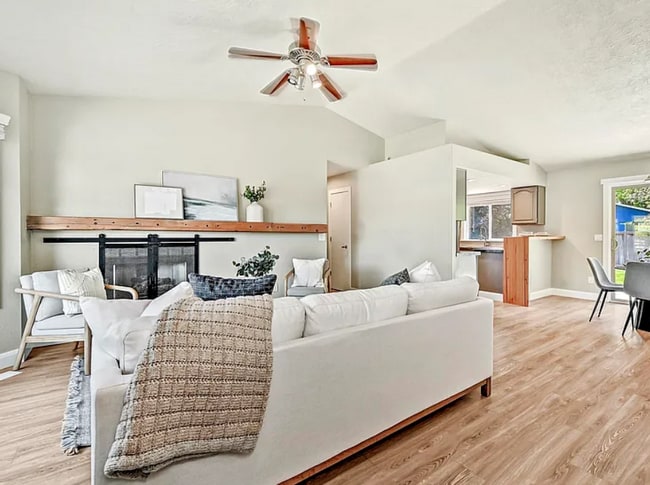 Photo - 961 W Newport St