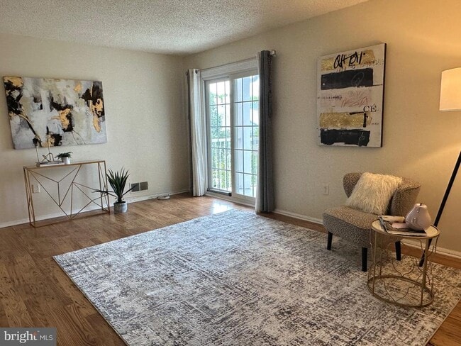 Photo - 64 Versailles Ct