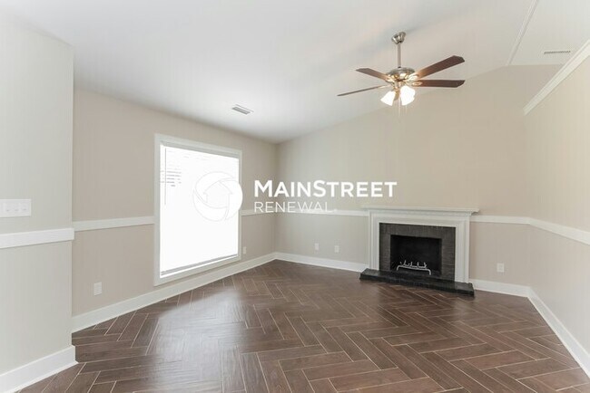 Photo - 3 Bedroom Pet-Friendly Home in CHARLOTTE, NC with Main Street Renewal
