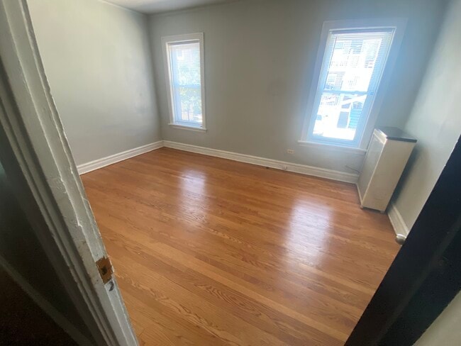 Photo - 6459 N Lakewood Ave Unit Loyola University - 4 Bed/2 Bath