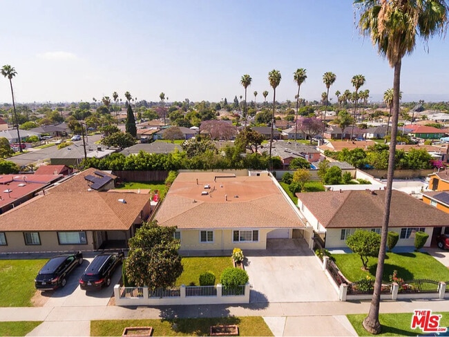 Photo - 430 E 184th St