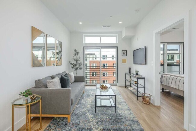 Building Photo - 2310 4th St NE Unit 13