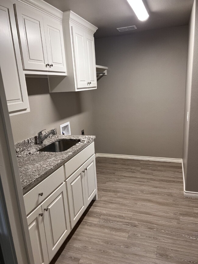 Building Photo - 3 Bedroom Home in Shallowater