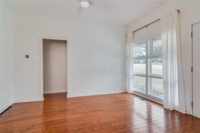 Photo - 1756 Dresden Dr NE