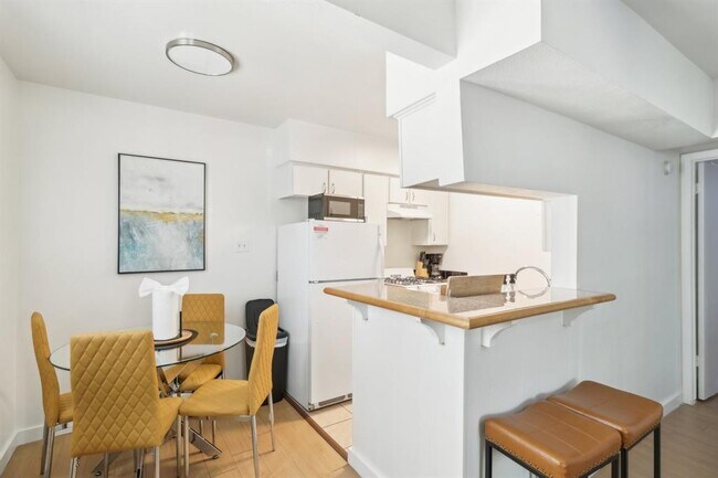 Photo - 3107 Speedway Unidad 106