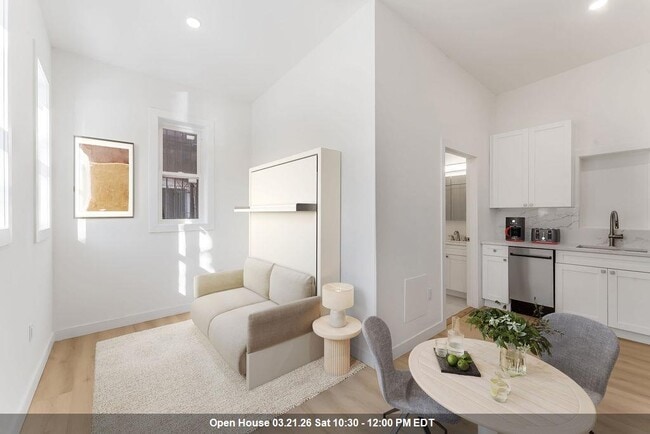 Building Photo - 306 Varick St Unit Studio