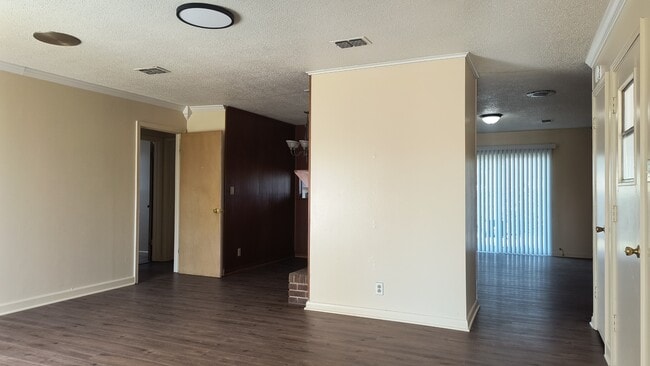 Photo - 3003 S Taft St