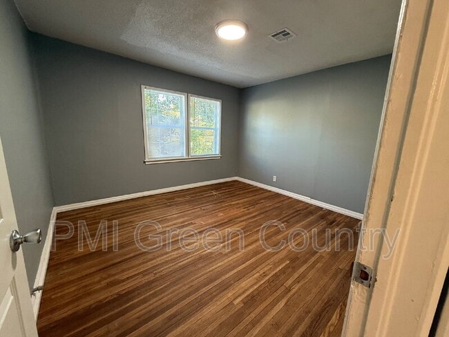 Photo - 2626 W 48th St