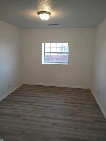 Photo - 300 N 14th St